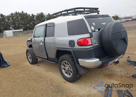 2011 Toyota Fj Cruiser z USA, uszkodzony, nr VIN JTEBU4BF1BK103615
